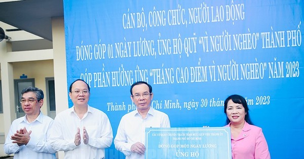 Cơ quan chuyên trách Thành uỷ TPHCM đóng góp 400 triệu đồng giúp người nghèo