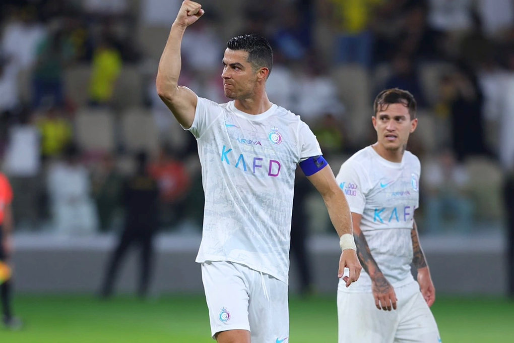 Ronaldo lập cú đúp trên chấm phạt đền, khép lại năm 2023 với 53 bàn thắng - 1