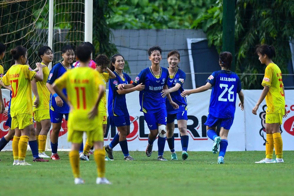 U.19 Thái Nguyên T&T vào tốp 3 nhờ cú đúp sai lầm của thủ môn đội TP.HCM- Ảnh 2.