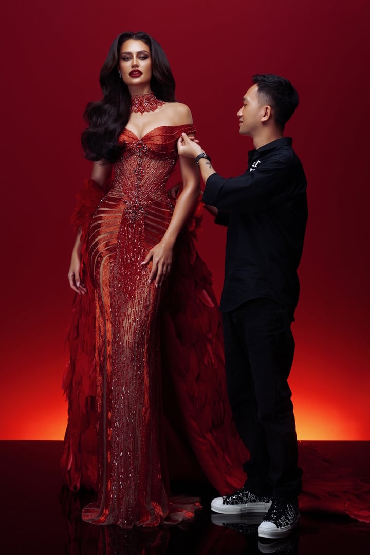 El diseñador Le Ngoc Lam Viet dijo que la idea del vestido de la semifinal de Miss Gran España surgió de la mítica historia 