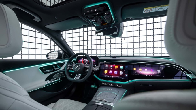 Le nouveau design de la Mercedes Classe E 2024 met l'accent sur le divertissement