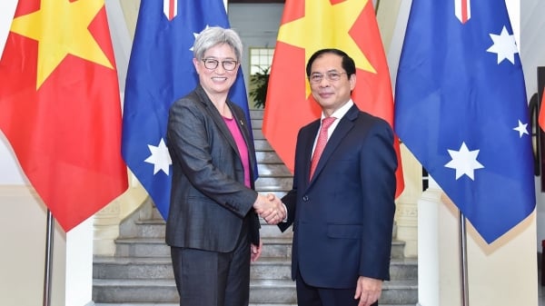 Les ministres des Affaires étrangères du Vietnam et de l'Australie discutent de la mise en œuvre du partenariat stratégique