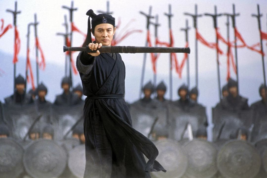 Jet Li spielt den Schwertkämpfer Wuming in Zhang Yimous Film „Hero“. Foto: Hersteller
