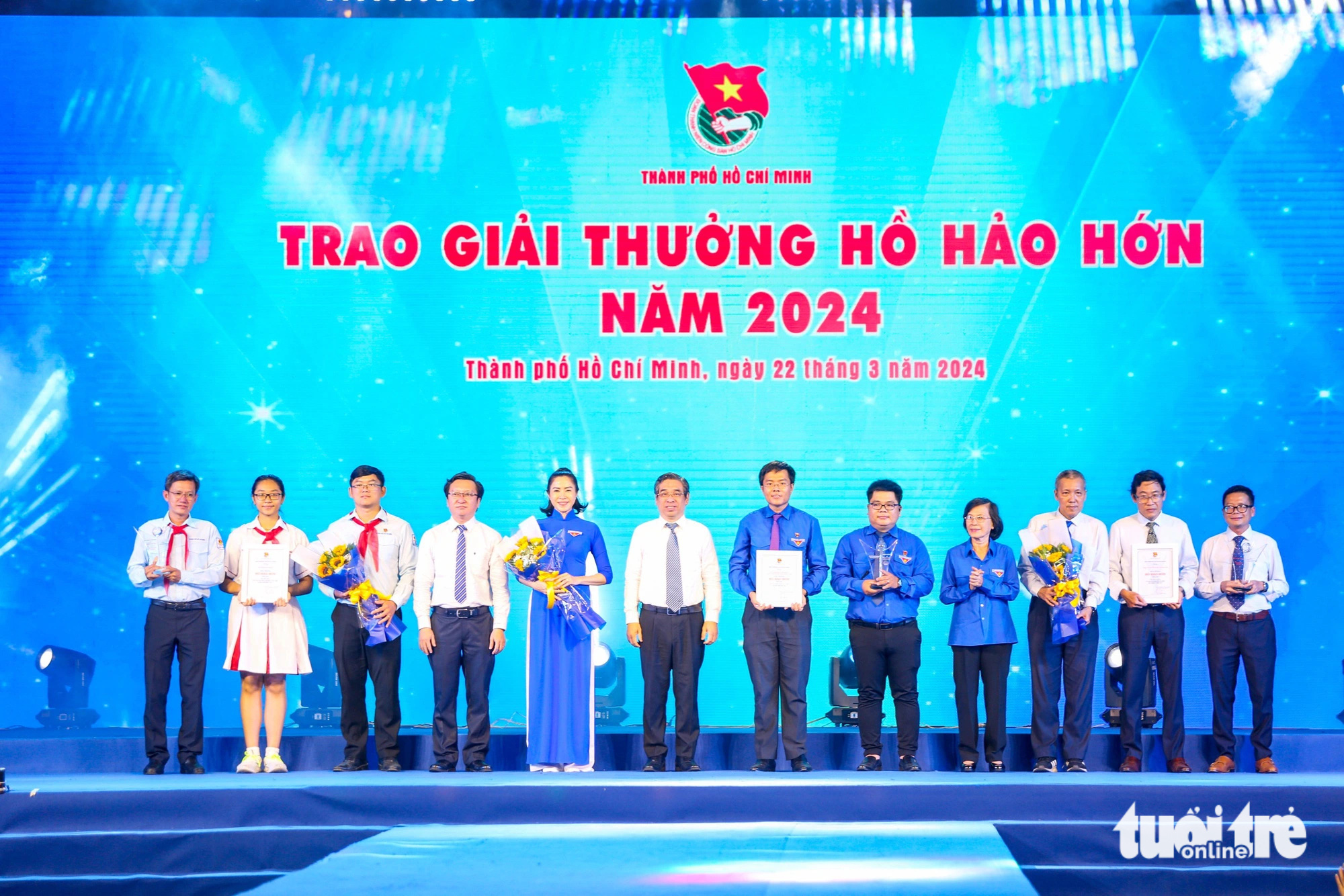 Các tập thể nhận giải thưởng Hồ Hảo Hớn năm 2024 - Ảnh: PHƯƠNG QUYÊN