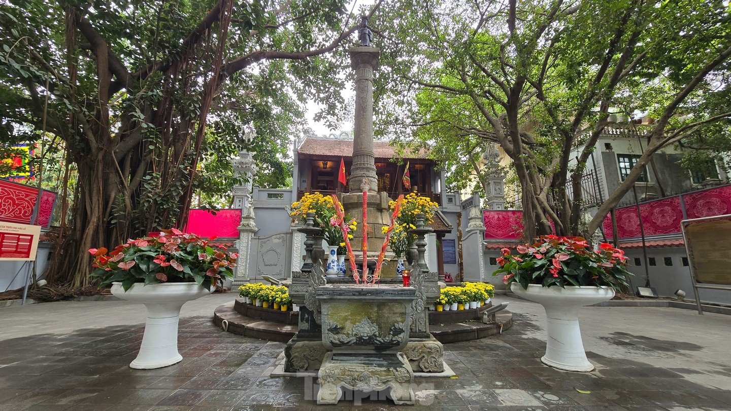 Neben der Statue von König Ly Thai To gibt es auch eine Statue von König Le neben dem Hoan-Kiem-See, die nicht jeder kennt, Foto 8