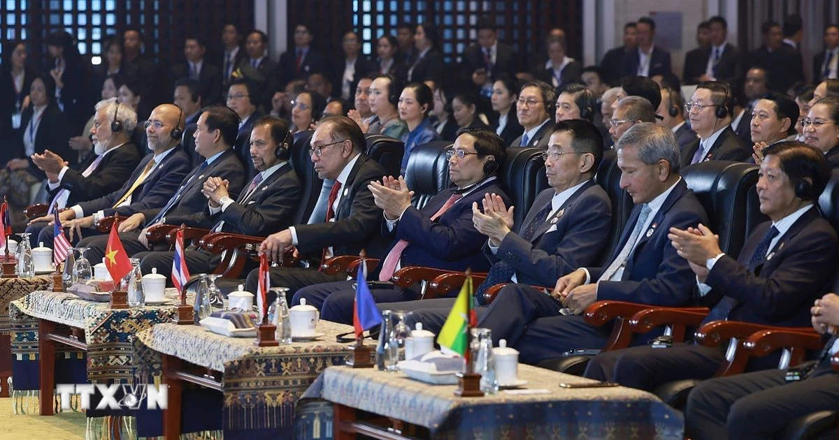 Líderes de países asisten a la ceremonia de clausura de las 44ª y 45ª Cumbres de la ASEAN