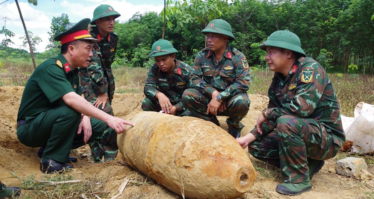 Phát hiện bom 334kg còn nguyên kíp nổ ở Quảng Bình