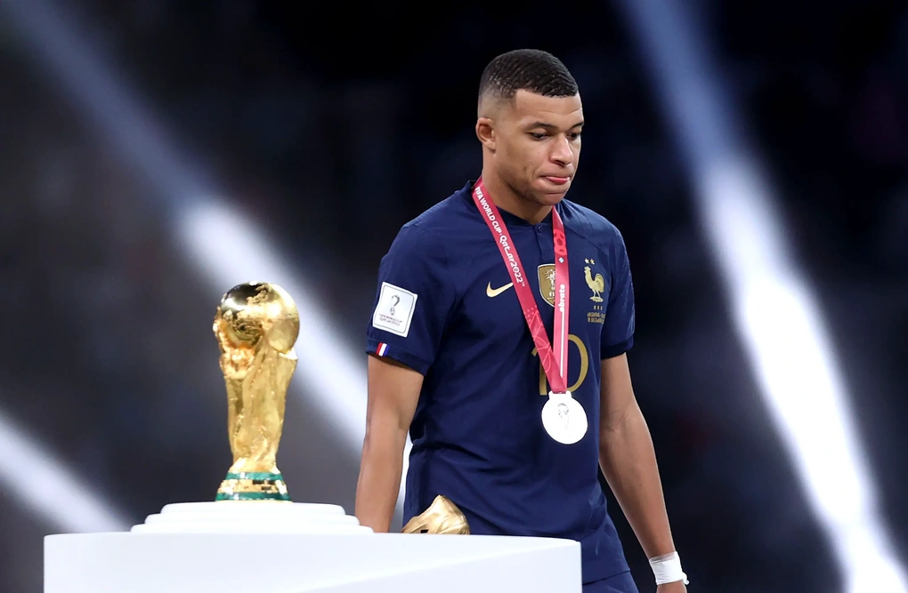 Kylian Mbappe nhận xét thẳng thắn về Lionel Messi - 2