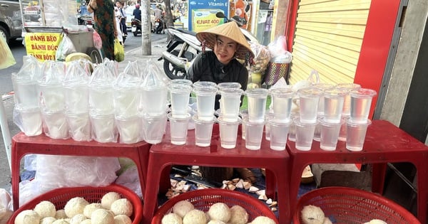 Beber agua de coco ayuda al cuerpo a mantenerse joven pero no se puede abusar de ella