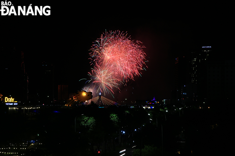 Although a rookie at DIFF, the audience highly appreciated the performance of the fireworks team from France.