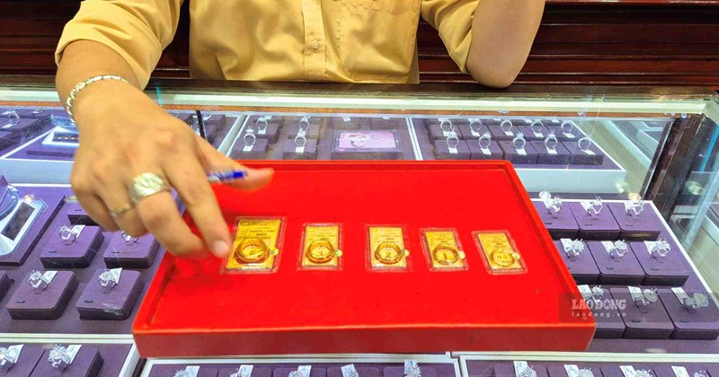 El precio del oro recibe pronósticos mixtos: ¿debería invertir?