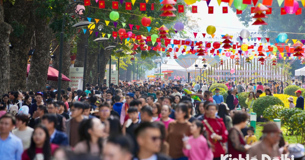 traffic jam due to large number of tourists