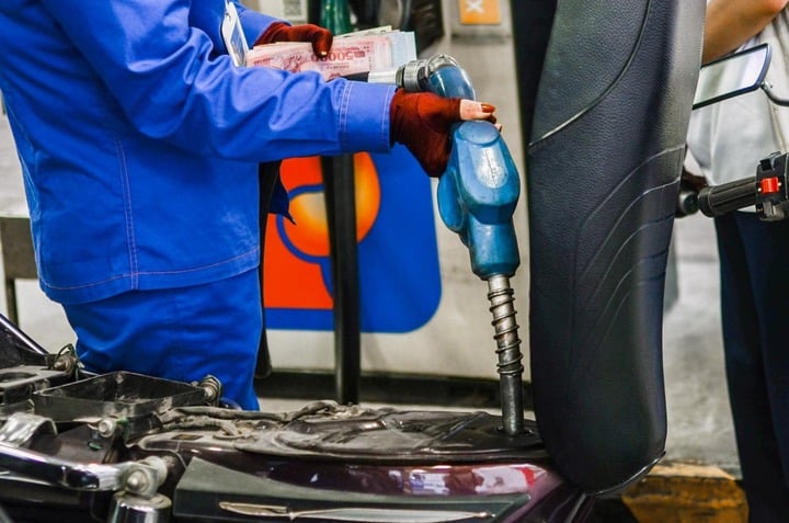 Los precios de la gasolina siguen aumentando. (Foto: Minh Duc).