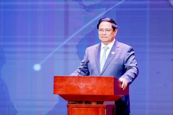 Les Premiers ministres du Vietnam, du Laos et du Cambodge prennent le petit déjeuner et échangent avec le Conseil consultatif des entreprises de l'ASEAN