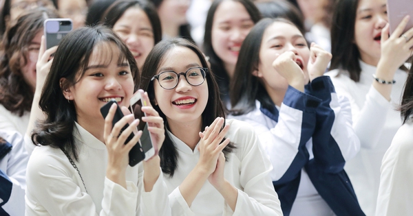 Continuer à abaisser le niveau de référence pour la 10e année, certaines écoles ont de fortes réductions des scores de référence