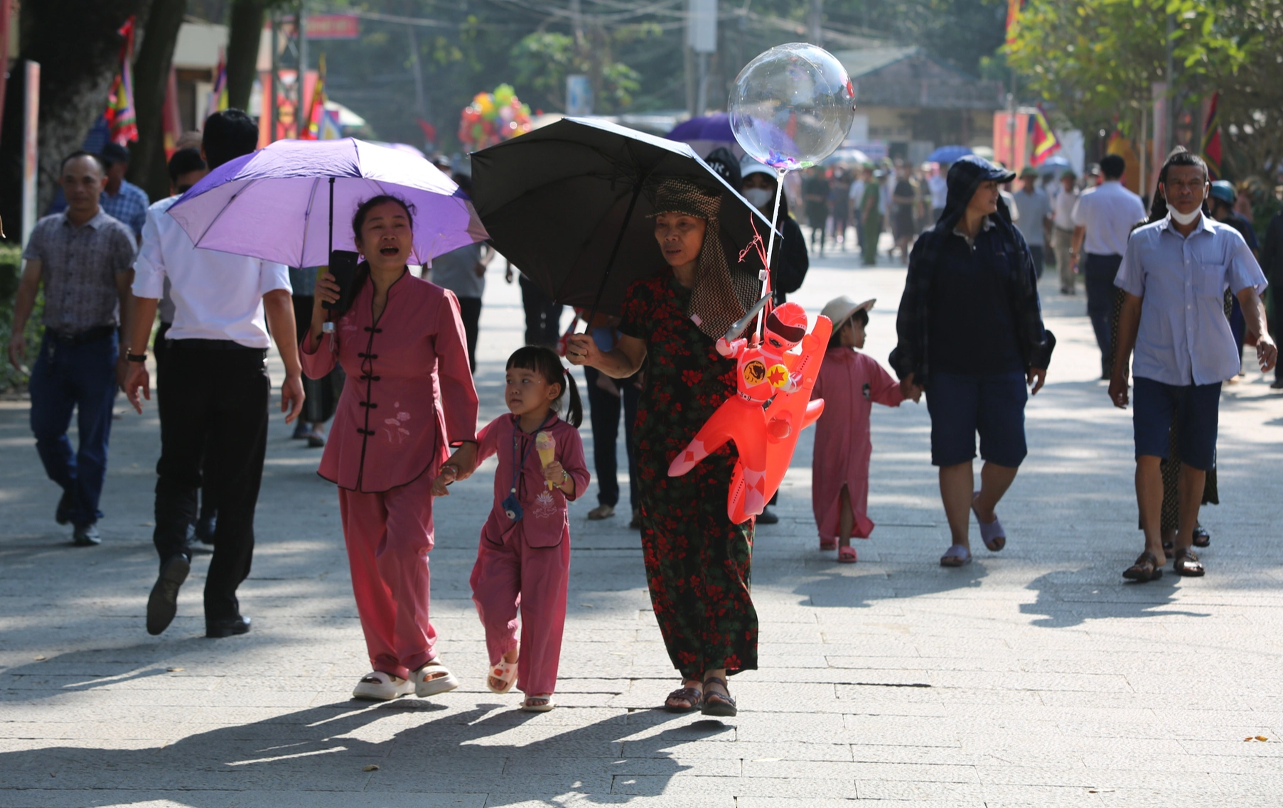 Dòng người trẩy hội Lam Kinh - Ảnh 14.