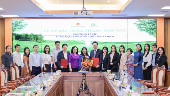 Representatives of the Ministry of Education and Training and Vingroup at the signing ceremony of the Green Education and Green Sports Program. Photo: Vingroup