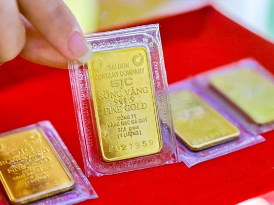 Precio del oro el 13 de enero de 2025: Contrariamente a la tendencia mundial, el precio del oro interno disminuyó