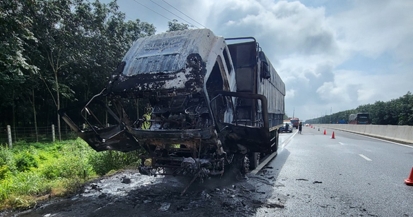 Truck caught fire on Phan Thiet highway