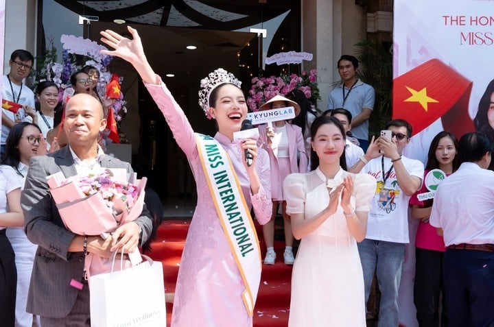 Với vương miện cao quý, Thanh Thủy sẽ gánh vác trọng trách và sứ mệnh mới, không chỉ là đại diện cho Việt Nam mà còn là một hình mẫu truyền cảm hứng cho phụ nữ trên toàn thế giới.