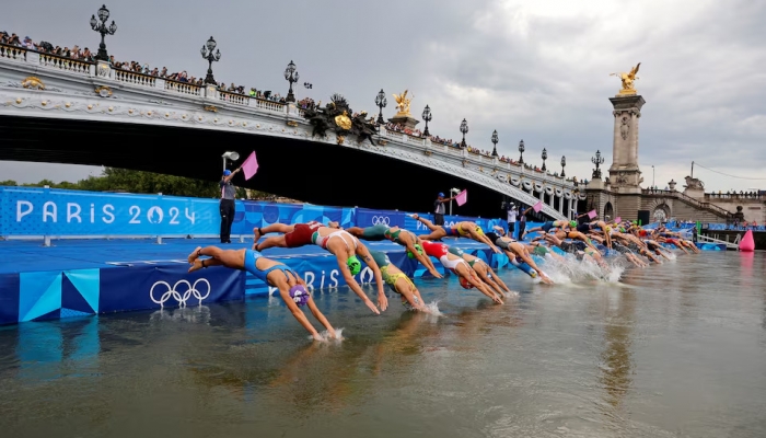 The Seine River is clear again, the triathlon event begins