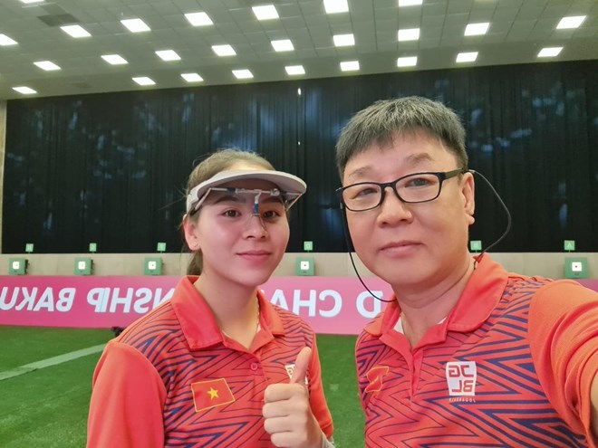 Chuyên gia Park Chung-gun và Trịnh Xuân Vinh - VĐV số 1 của Việt Nam ở Olympic 2024