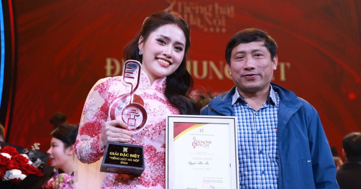 Contestant Nguyen Moc An won the special prize of the "Hanoi Singing Contest 2024"