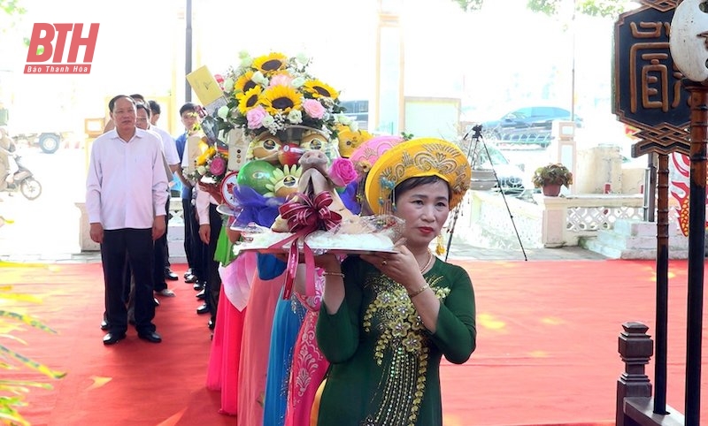 Commémoration du 624e anniversaire de la mort du saint Tran Khat Chan