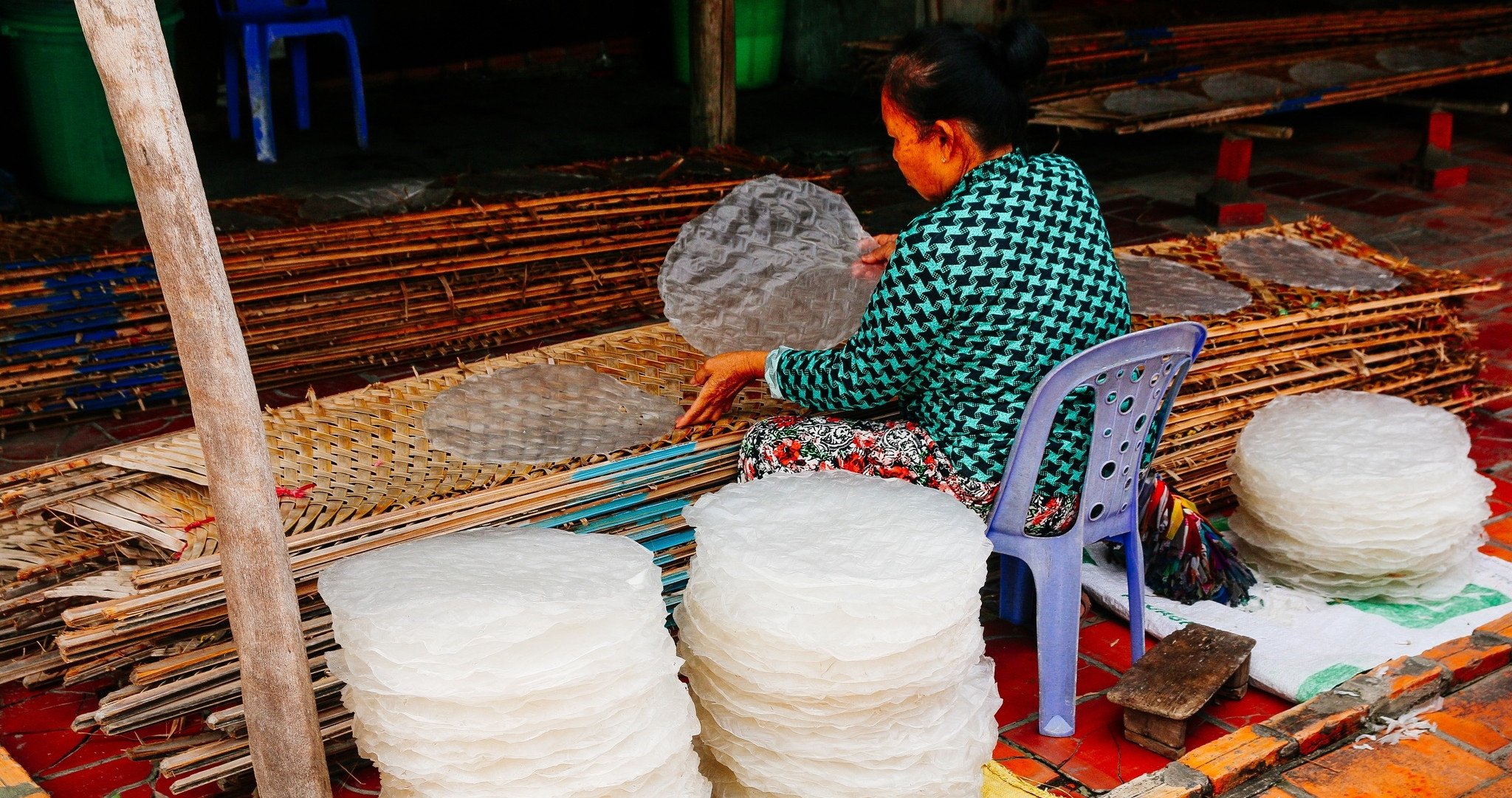 Visiting a 200-year-old craft village, visitors can make rice paper by themselves, making famous Can Tho specialties