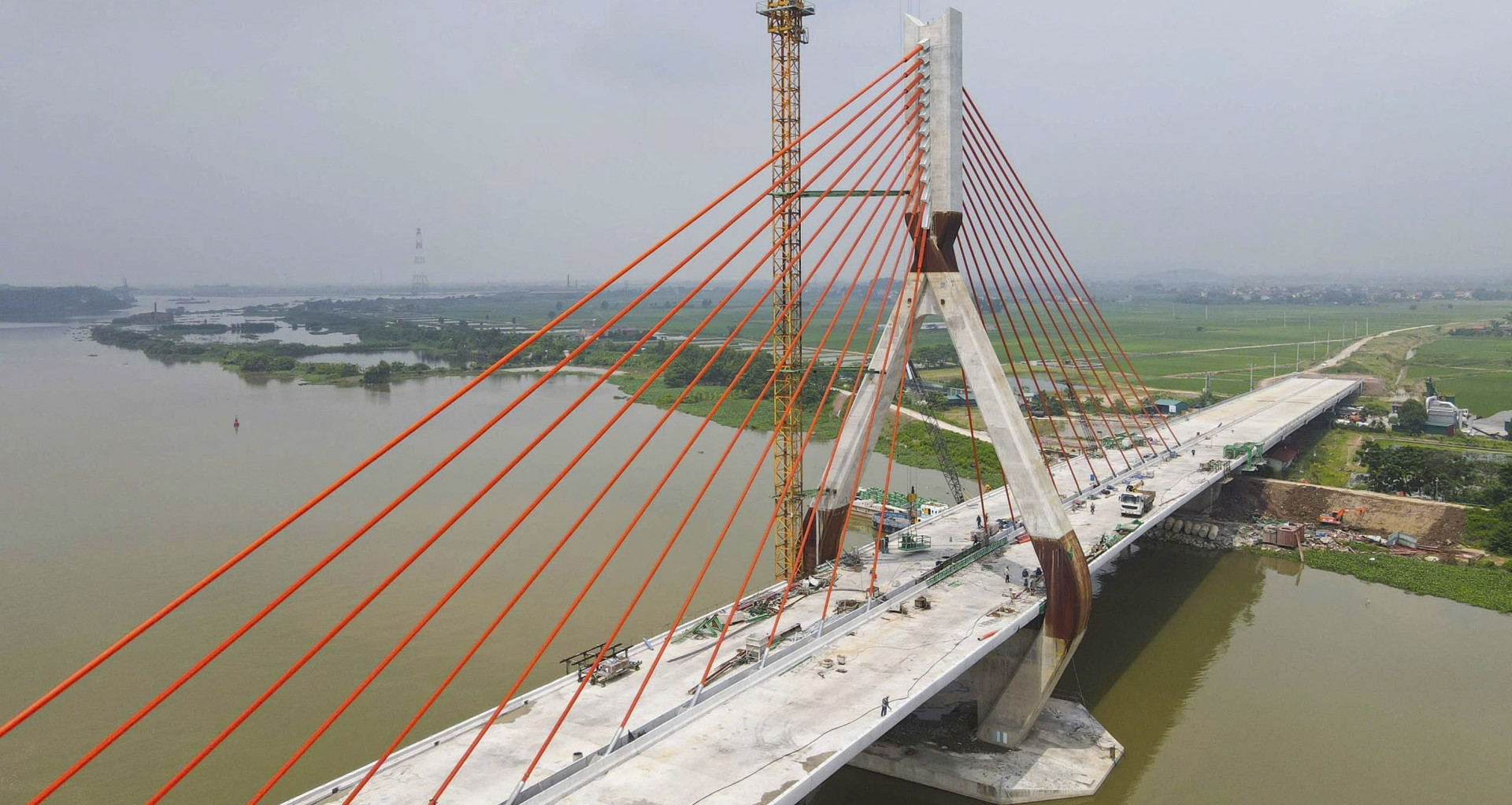 สะพานแขวนมูลค่า 1,500 พันล้านดองที่เชื่อมระหว่างบั๊กซาง - ไฮเซือง กำลังจะเปิดให้มีการสัญจรทางเทคนิคแล้ว