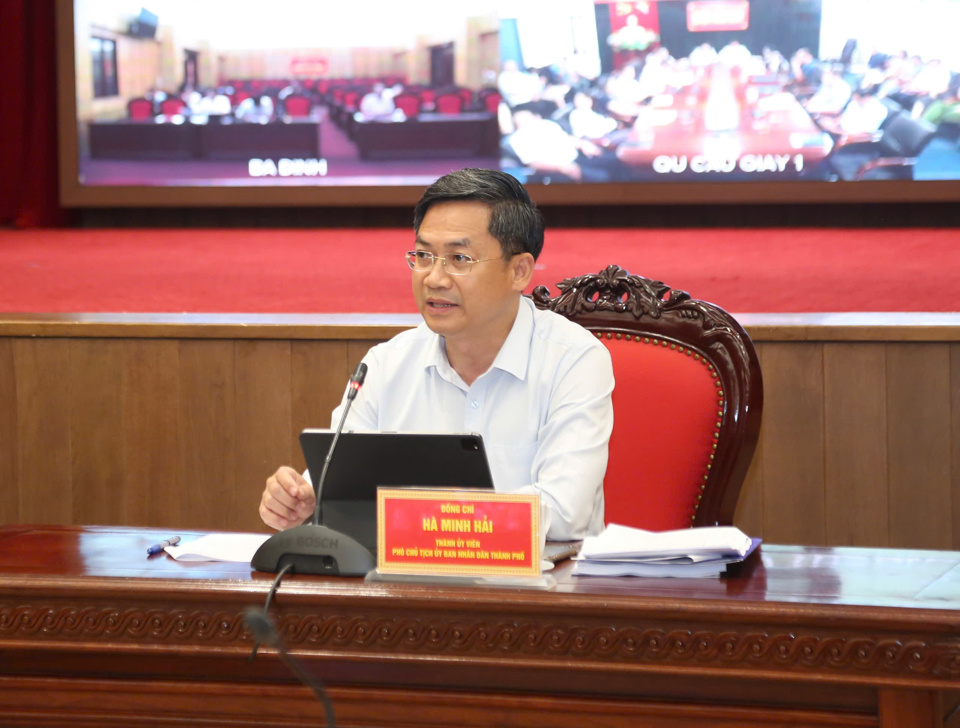 Vice Chairman of the Hanoi People's Committee Ha Minh Hai chaired the discussion on the implementation of Resolutions and plans on accelerating project implementation progress, disbursement of public investment plans; digital transformation, building a smart city in Hanoi.