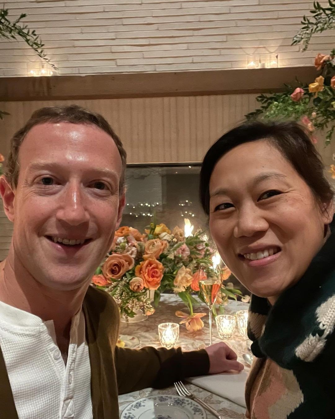 Le patron de Facebook, Mark Zuckerberg, et sa femme attirent l'attention lors de leur mariage à 120 millions de dollars