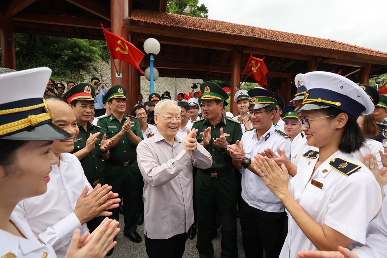 El secretario general Nguyen Phu Trong visita el puesto fronterizo internacional Huu Nghi, Lang Son