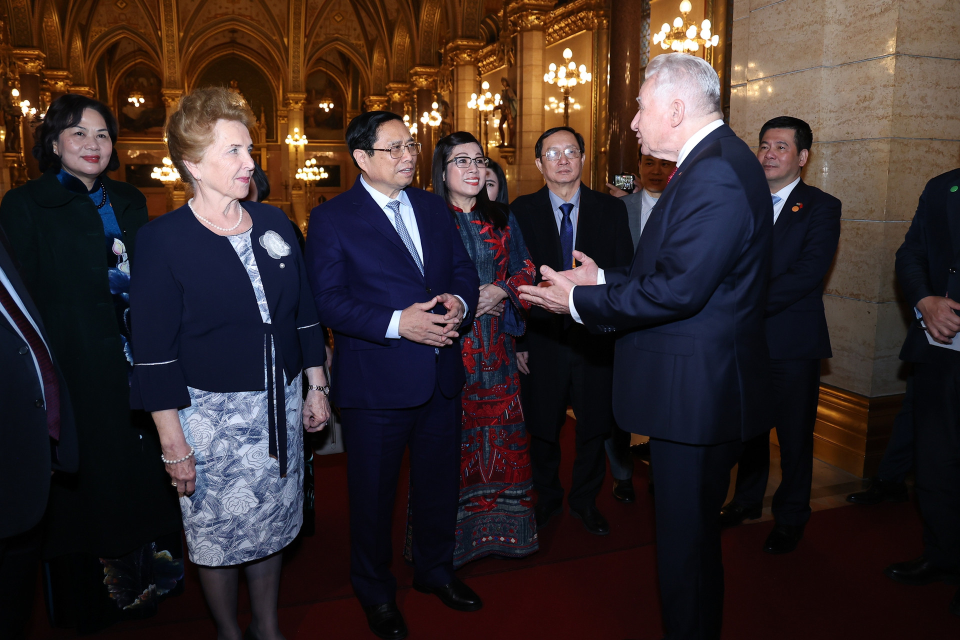 Thủ tướng Phạm Minh Chính hội kiến Phó Chủ tịch Quốc hội Hungary Jakab István- Ảnh 3.