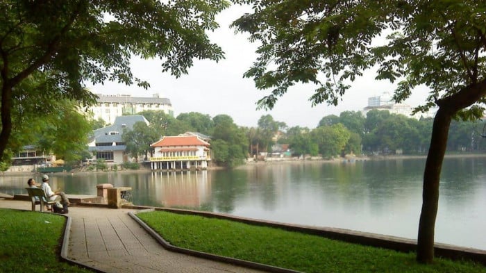 Establecer un diseño urbano separado para el área alrededor del lago Thien Quang