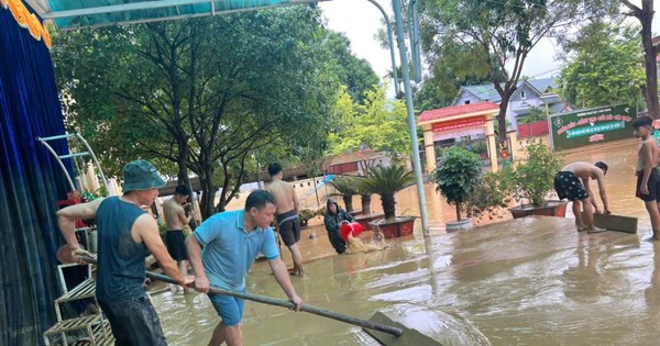 高地の教師と生徒は洪水から回復する