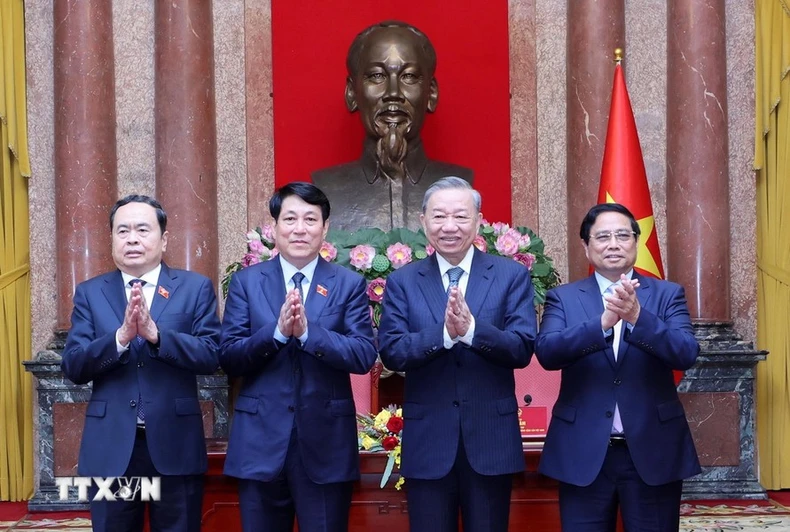 [Photo] General Secretary To Lam and President Luong Cuong hand over the duties of President photo 6