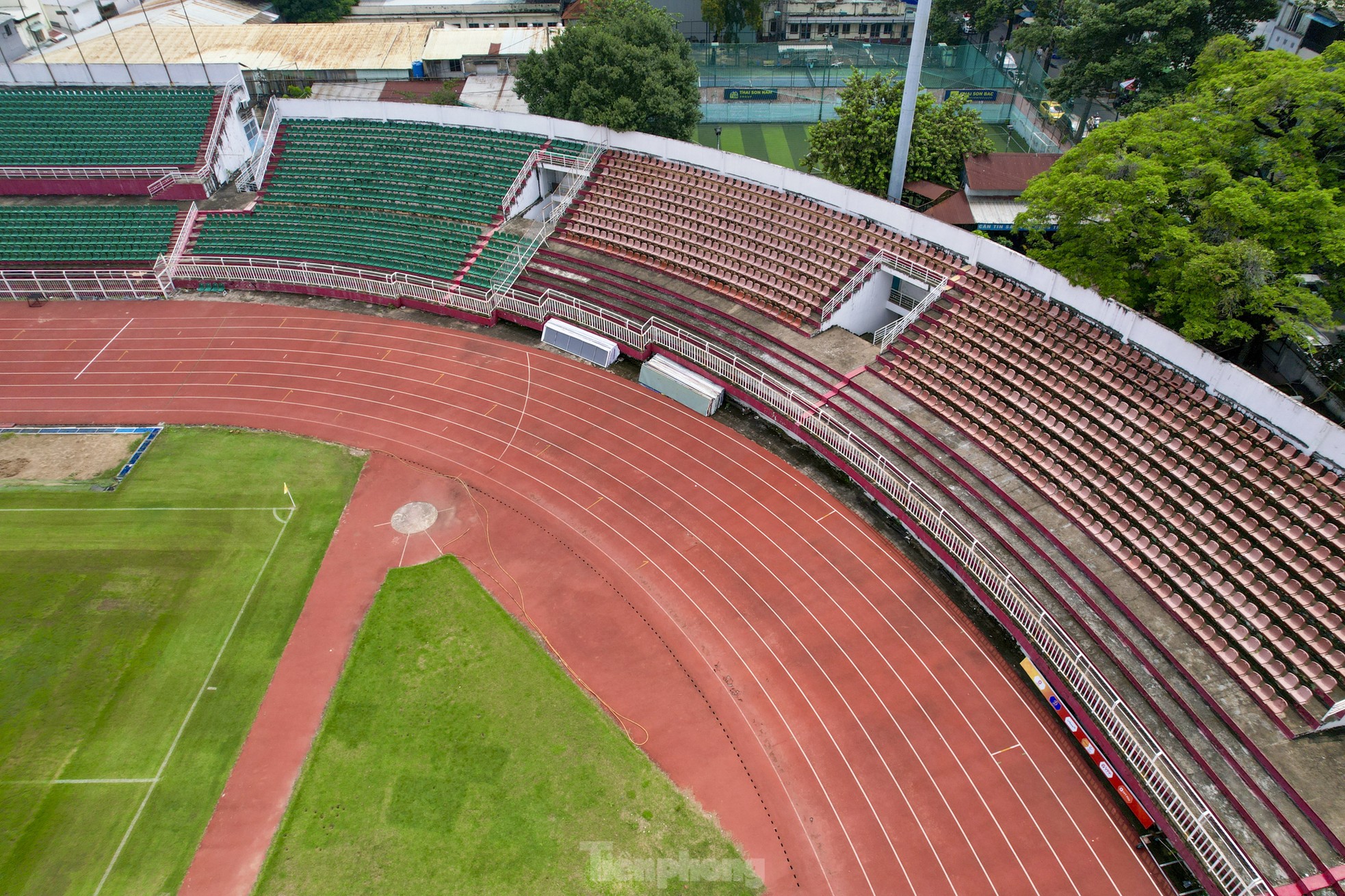 Testigos de la grave degradación del estadio más antiguo de Vietnam, foto 19