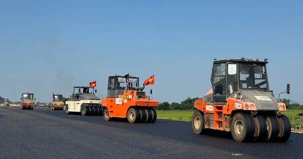 カインホア省とフーイエン省を通る2つの高速道路を早期に完成させる強い決意