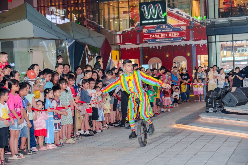 Hơn 1 triệu khách hàng mua sắm tại Thiso Mall dịp cuối năm - 6