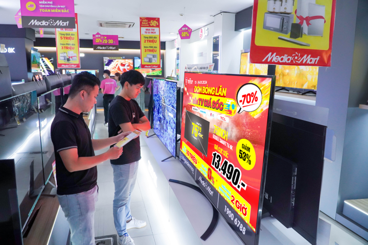 Top 5 best-selling TVs before Lunar New Year 2024 at great prices and attractive promotions - 1