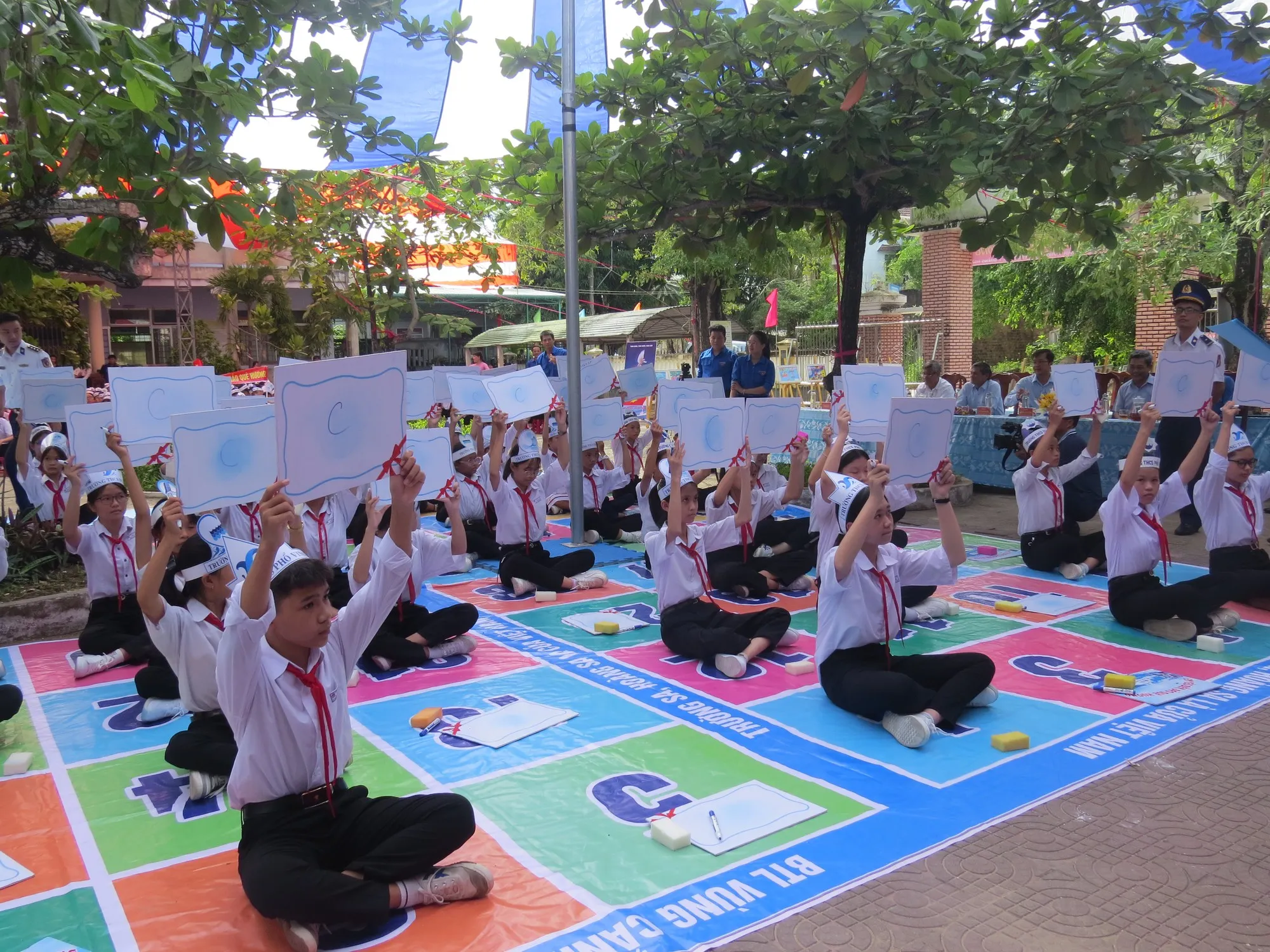 Quảng Ngãi: Học sinh hào hứng tham gia cuộc thi Em yêu biển, đảo quê hương - Ảnh 1.