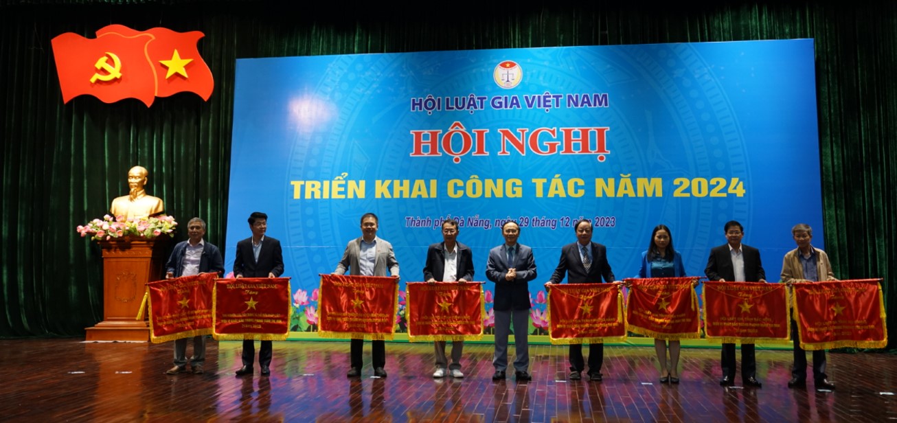 Evento - La Asociación de Abogados de Vietnam celebró una conferencia para implementar el trabajo en 2024 (Imagen 8).