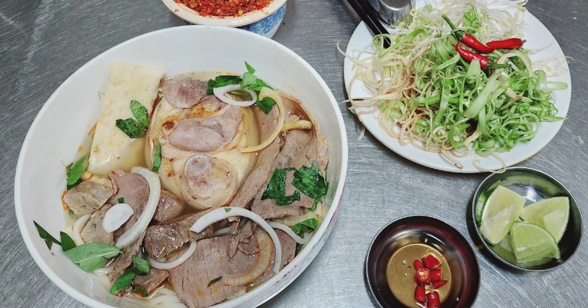 포와 꽝 국수는 세계문화유산으로 지정되어 있는데, 후에 쇠고기 국수와 다른 많은 맛있는 요리들은 어떨까요?