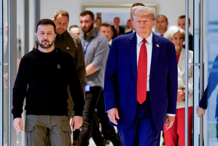 Tổng thống Ukraine Volodymyr Zelensky (trái) và ông Donald Trump (phải). (Ảnh: Reuters)