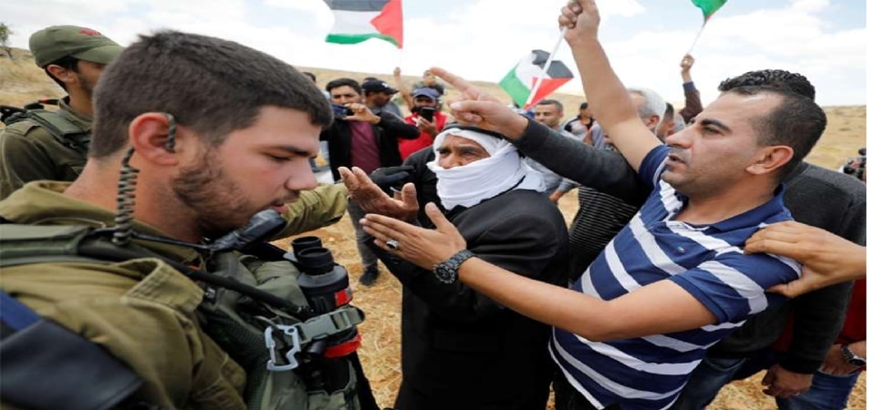 Palestinians clash with Israeli troops in the West Bank. Photo: RT