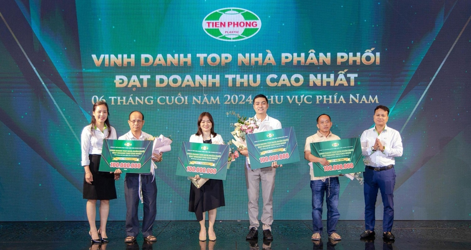 Nhựa Tiền Phong Phía Nam vinh danh các nhà phân phối xuất sắc năm 2024