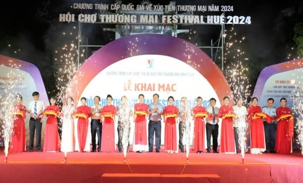 Khai mạc Hội chợ thương mại Festival Huế 2024