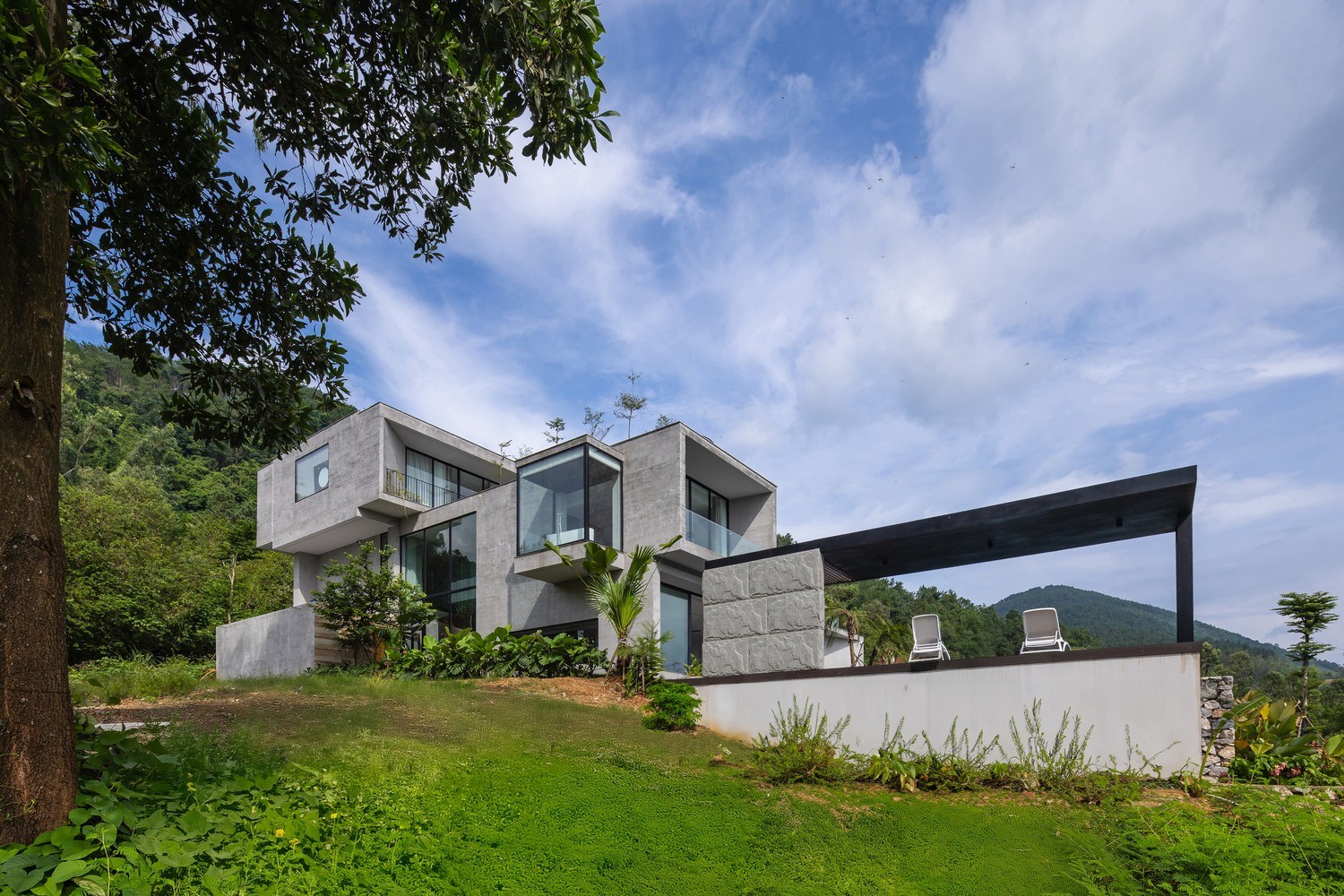 Pintoresca villa en la ladera gracias a una arquitectura única foto 1