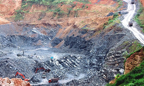 7つの鉱物採掘地域のオークション